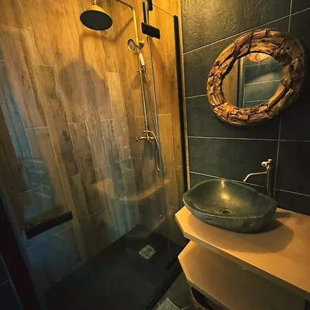 Le Romantique, Spa, Ecran Cinema, Lit King Size, Day Use, 10 Min Centre Appartamento *
