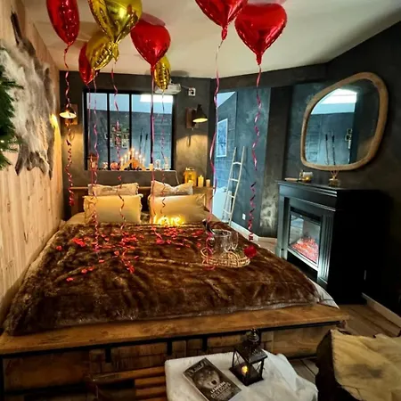 Le Romantique, Spa, Ecran Cinema, Lit King Size, Day Use, 10 Min Centre Appartamento