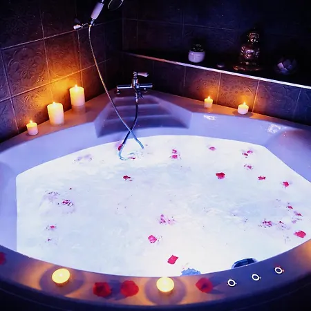Le Romantique, Spa, Ecran Cinema, Lit King Size, Day Use, 10 Min Centre أميا